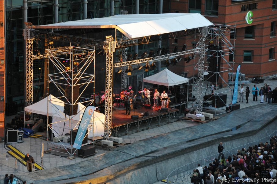 Evry Daily Photo - Fete de la Musique Evry 2010 - Yuri Buenaventura 08 - large.jpg
